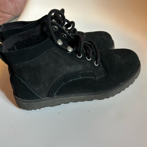 UGG black shoes - Picture 2 of 5